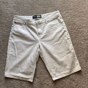 Izod White Cotton Blend Shorts with Five-Pocket Style Size 14